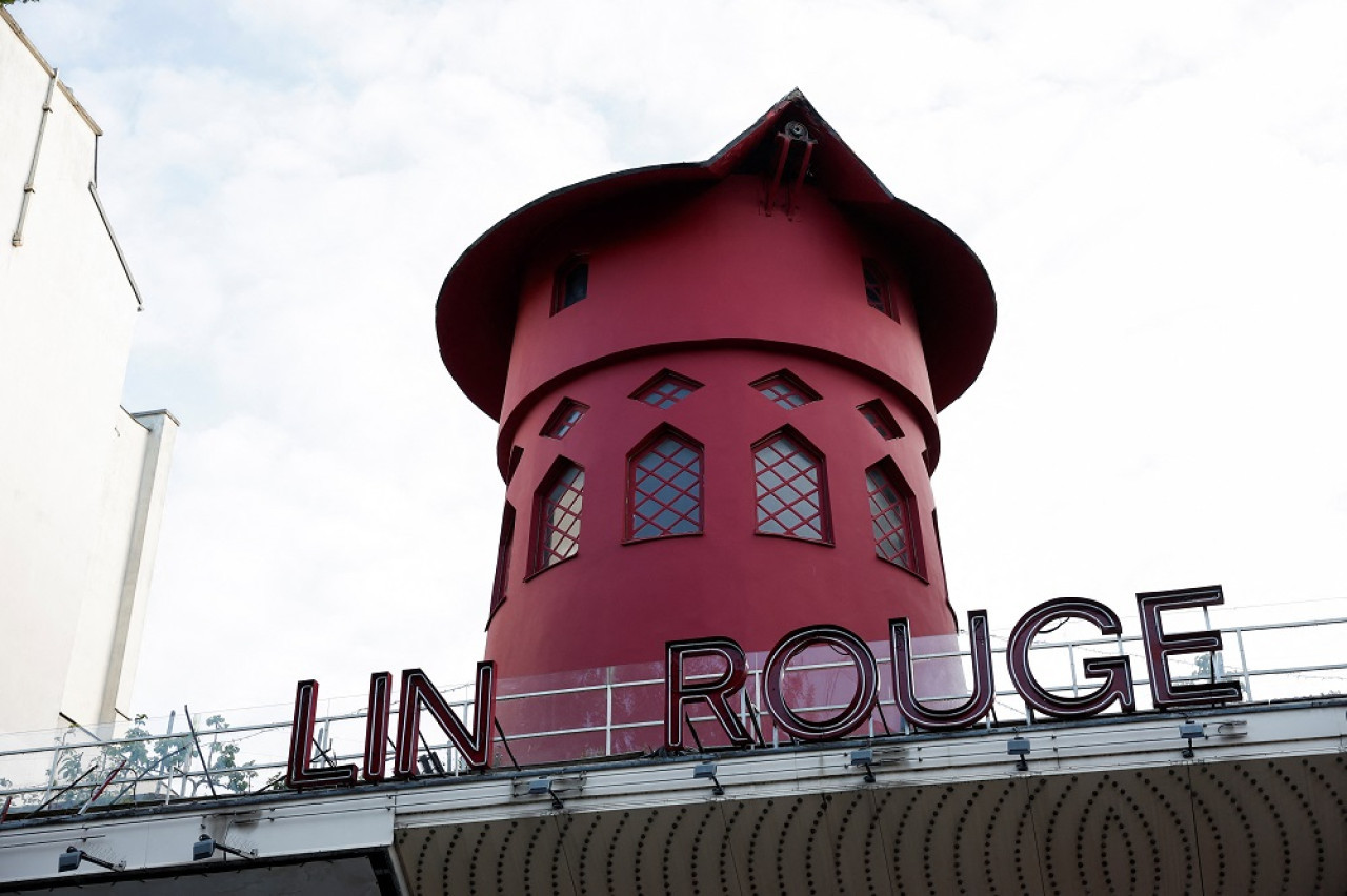 El Moulin Rouge de París perdió sus aspas. Foto: Reuters.